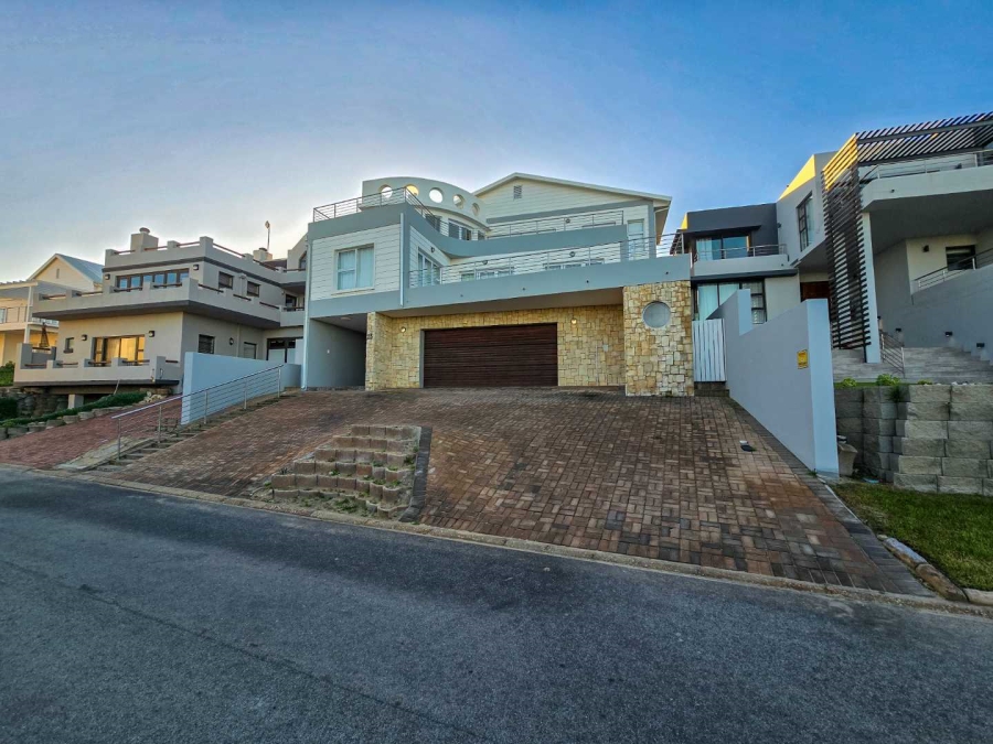4 Bedroom Property for Sale in Stilbaai Oos Western Cape